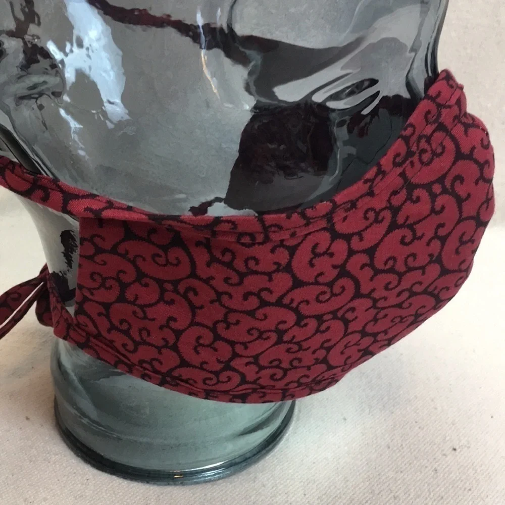 Red/black Swirl Fitted Fabric Face mask pocket